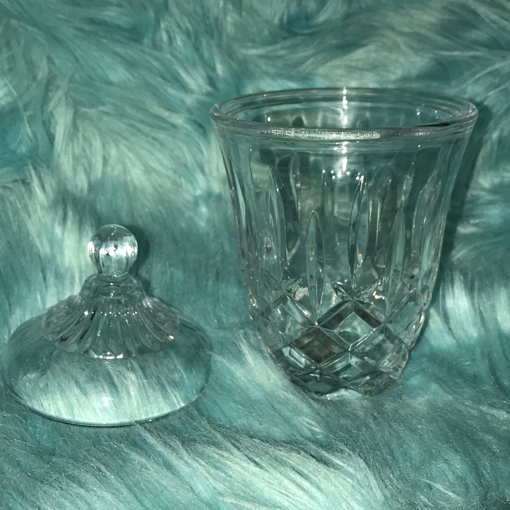 Gotham Lady Anne 7 1/2" Decorative Etched Crystal Jar with Lid Cover.